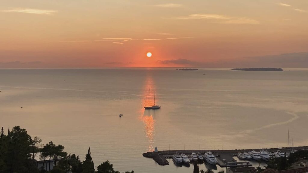 coucher de soleil sur le port de Théoule-sur-Mer
